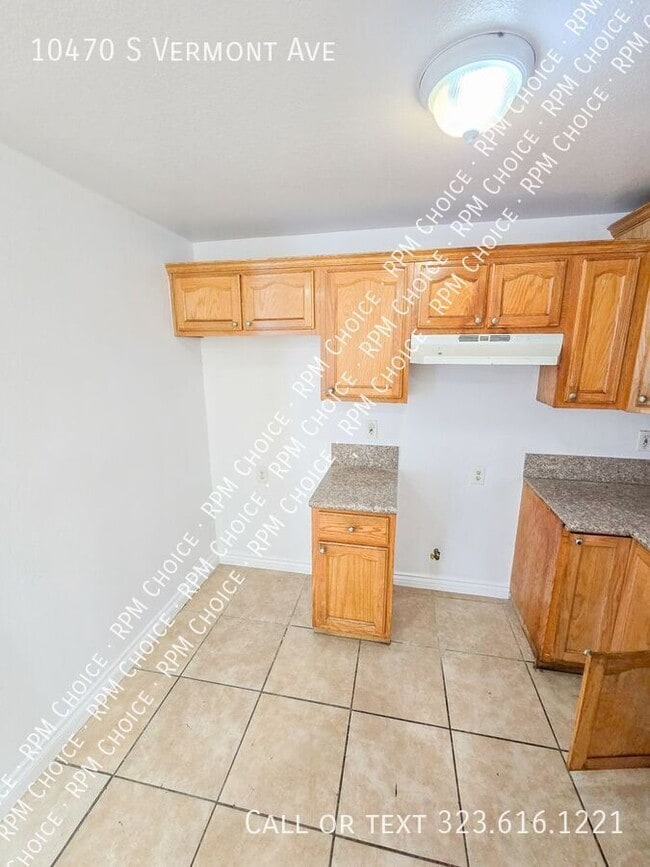 Building Photo - 10470 S Vermont Ave