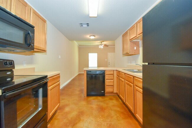Building Photo - 1107 Parkhurst Ave