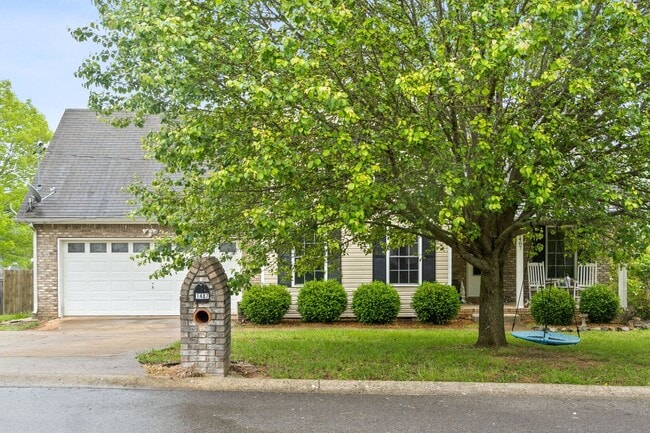 Building Photo - Lovely home in Peach Tree - Waiting for you to call home for the Holidays!