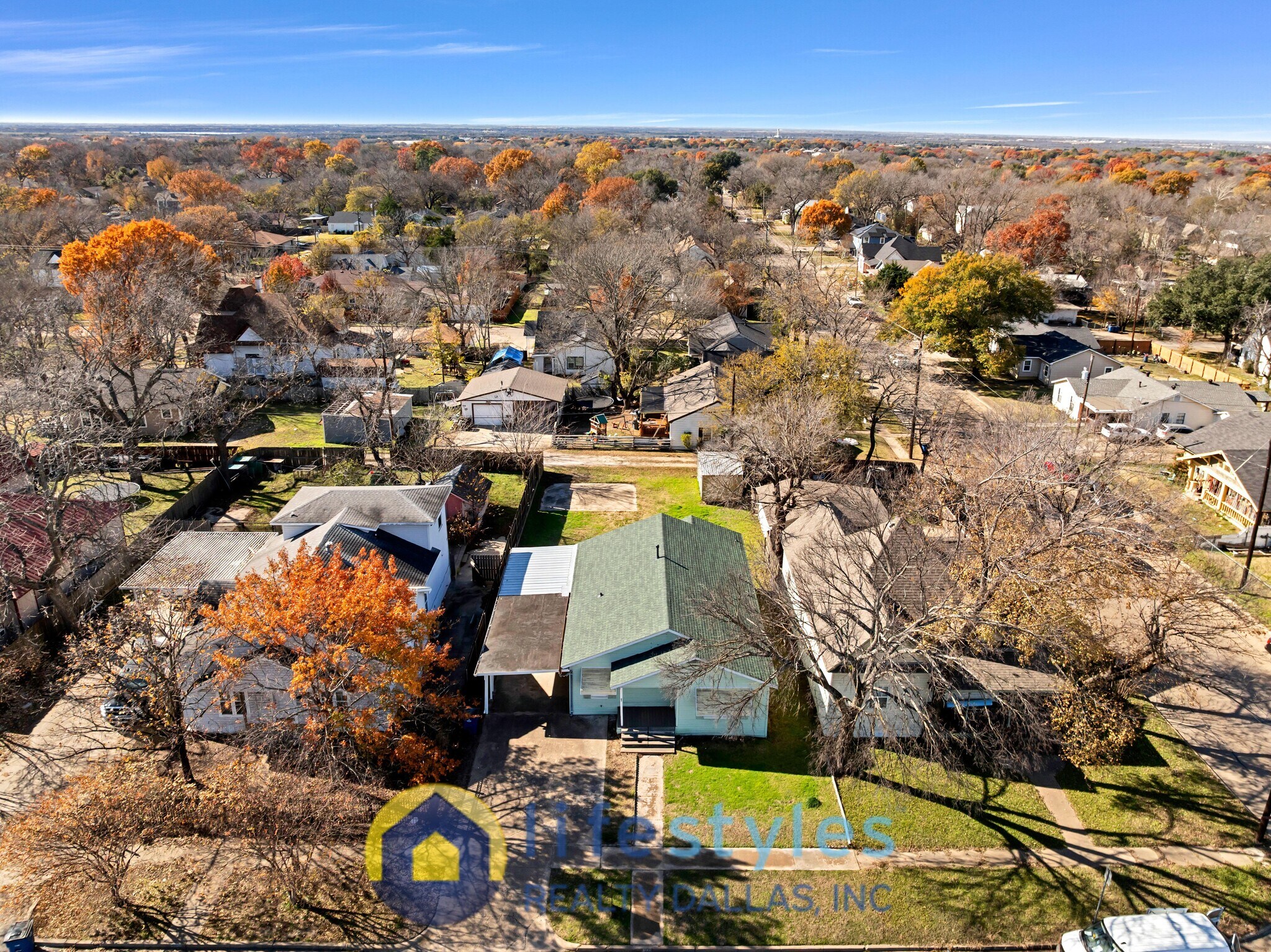 Building Photo - 907 NW Main St