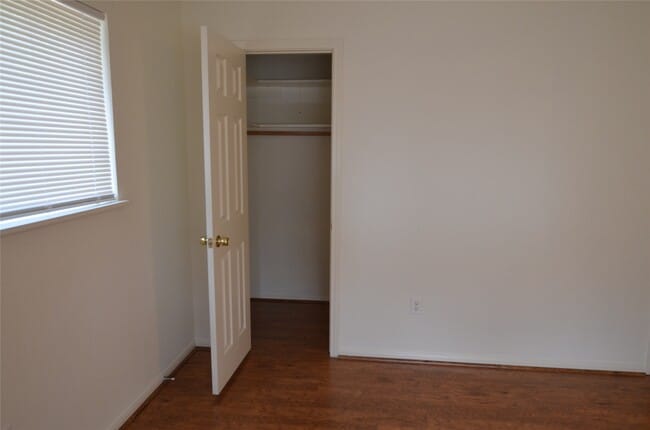 Building Photo - 9902 Trailway Dr