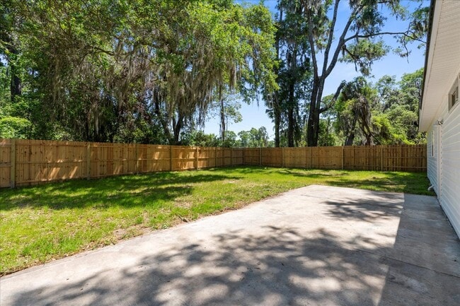 Building Photo - 4 Bedroom Coastal Cottage