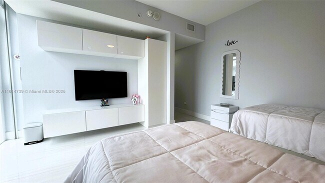 Building Photo - 400 Sunny Isles Blvd