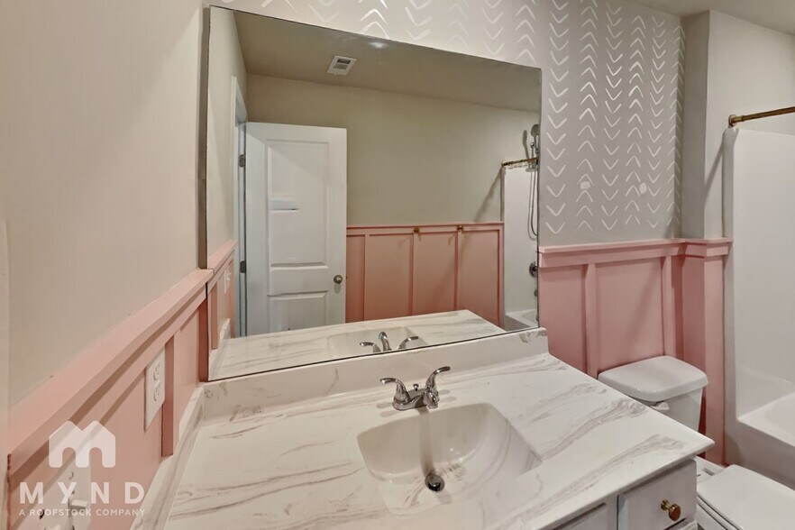 Building Photo - 1030 Brading Pl