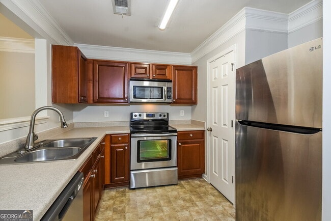 Building Photo - 3120 Englewood Dr