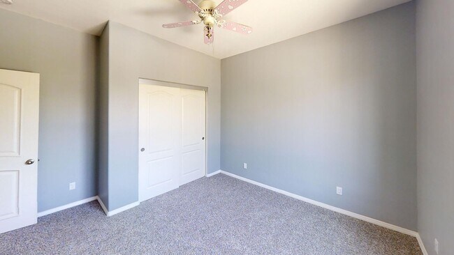 Building Photo - 4 bedroom 3 bath Fairway Canyon Home