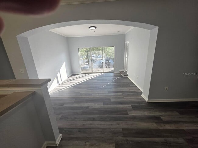 Building Photo - 9401 Crescent Loop Cir
