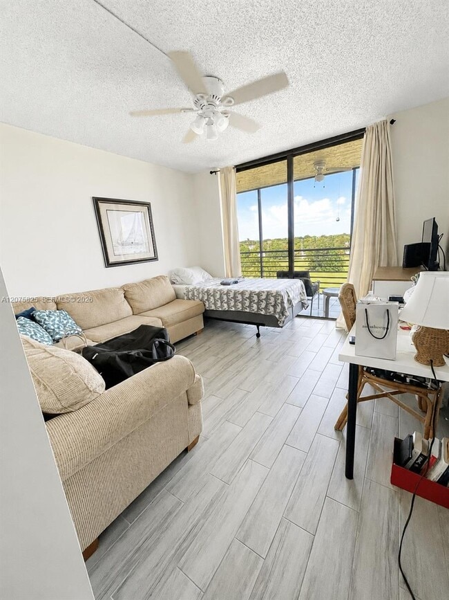 Building Photo - 7300 Radice Ct