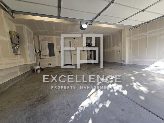 Building Photo - 611 Coco Ct