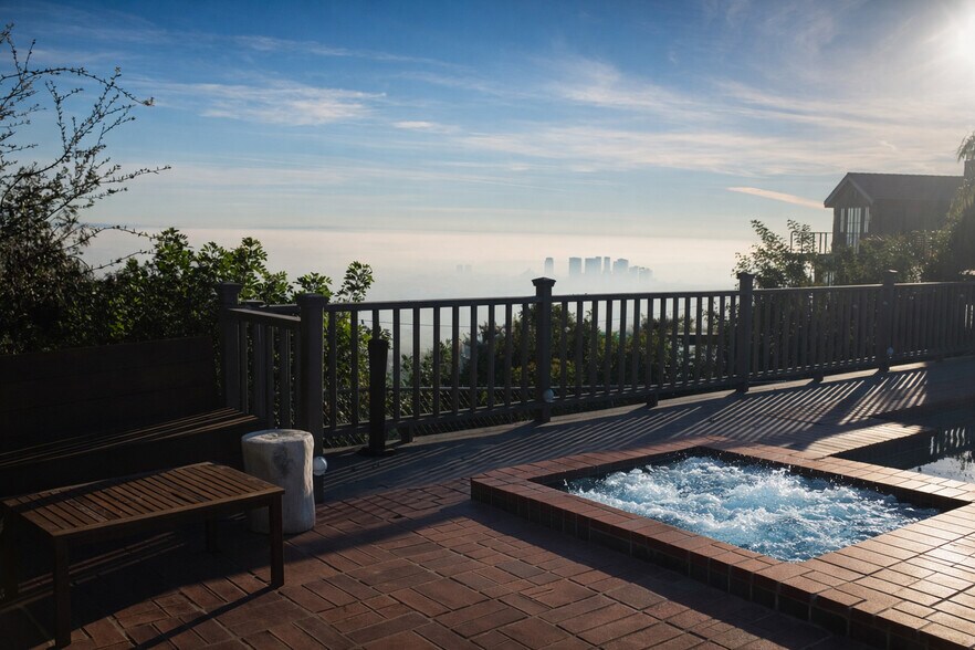 Building Photo - 2050 Cyprean Dr