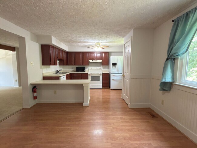 Building Photo - 3 Bed 4 Bath Townhome for Rent in Fairfax, VA!