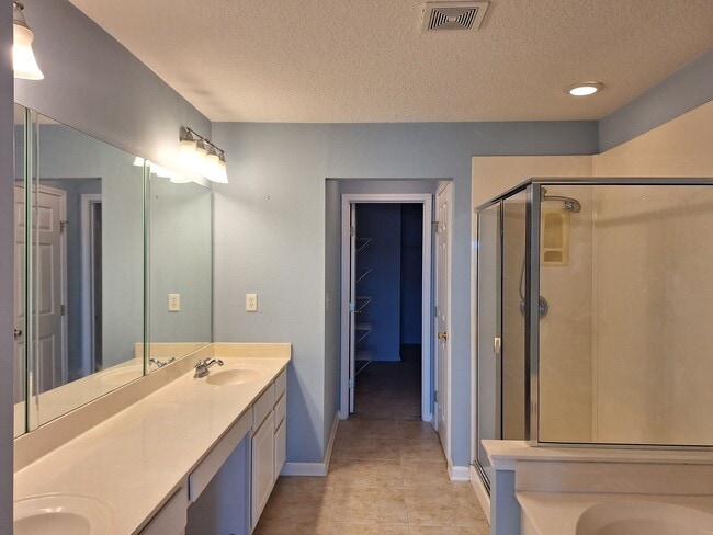 Building Photo - Townhome near Gate Parkway