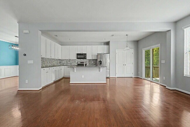 Building Photo - 5-Bedroom Home w/ Fenced-in BackYard in Knightdale