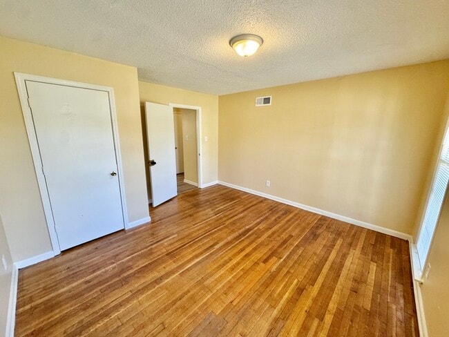 Building Photo - 5502 Santa Monica St