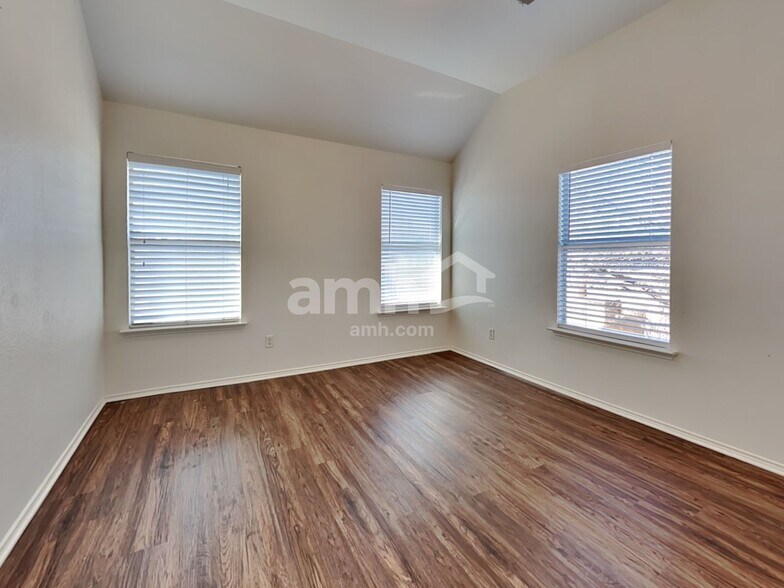 Building Photo - 1715 Ash Ln