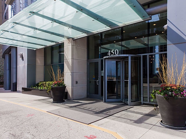 Building Photo - 450 E Waterside Dr