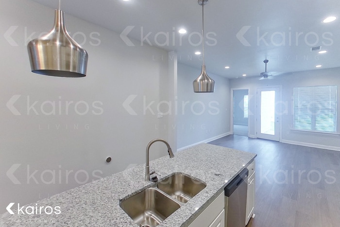 Building Photo - 4808 W Dacha Ln