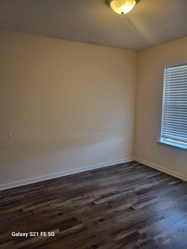Building Photo - Beautiful 3/2 Near Moody Air Force Base; O...