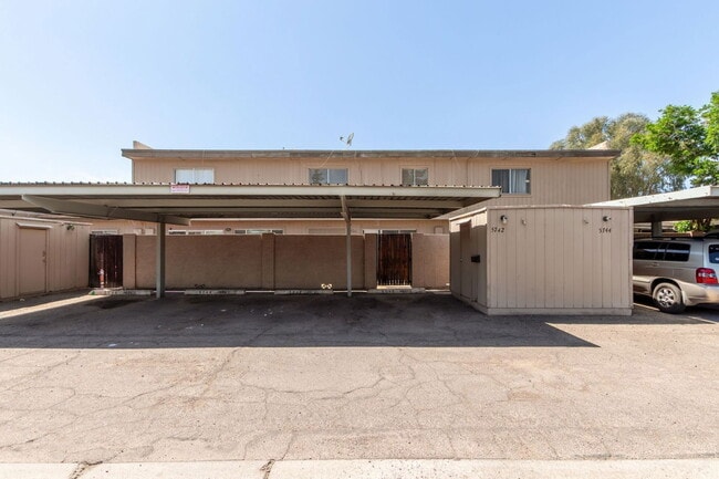 Building Photo - 5742 N 43rd Dr