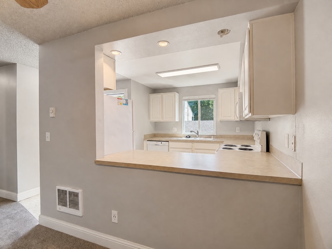 Building Photo - 13216 NE Salmon Creek Ave
