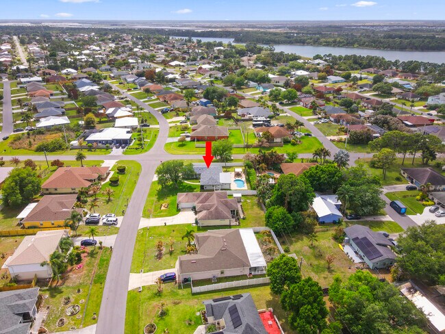 Building Photo - 3238 SW Constellation Rd