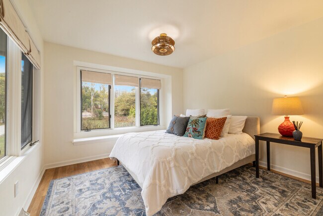 Building Photo - 10046 Sheridan Dr