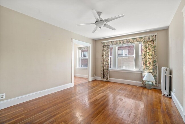 Building Photo - HOT Brighton 1BR  Listing!!