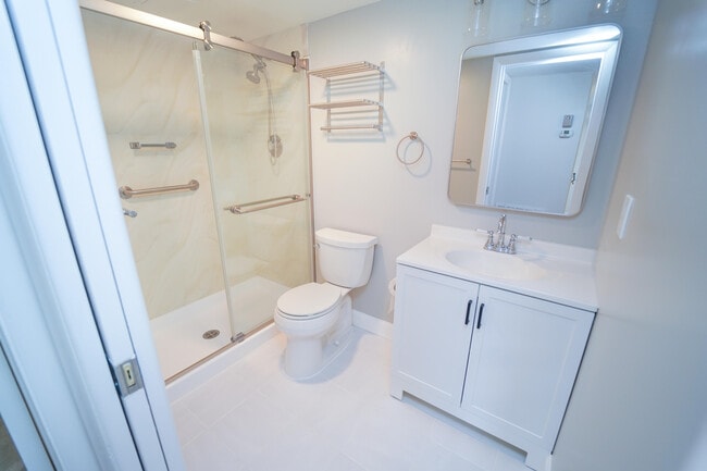 Building Photo - 2660 SW 22nd Ave