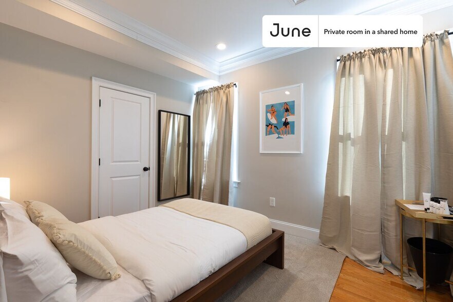 Building Photo - Room in Shared 3 bed/1 bath home