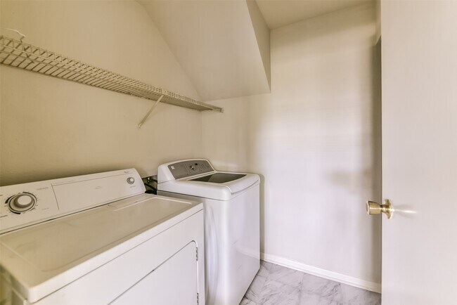 Building Photo - 5917 Fairdale Ln