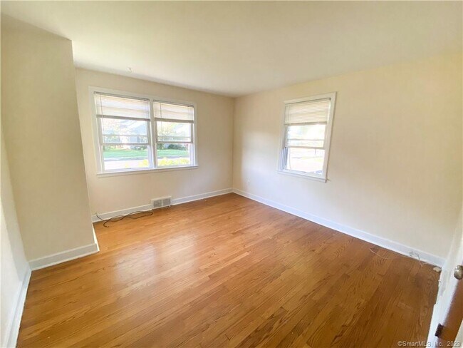 Building Photo - 458 Meadowside Rd