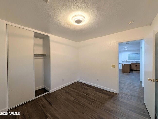 Building Photo - 2404 W Roeser Rd