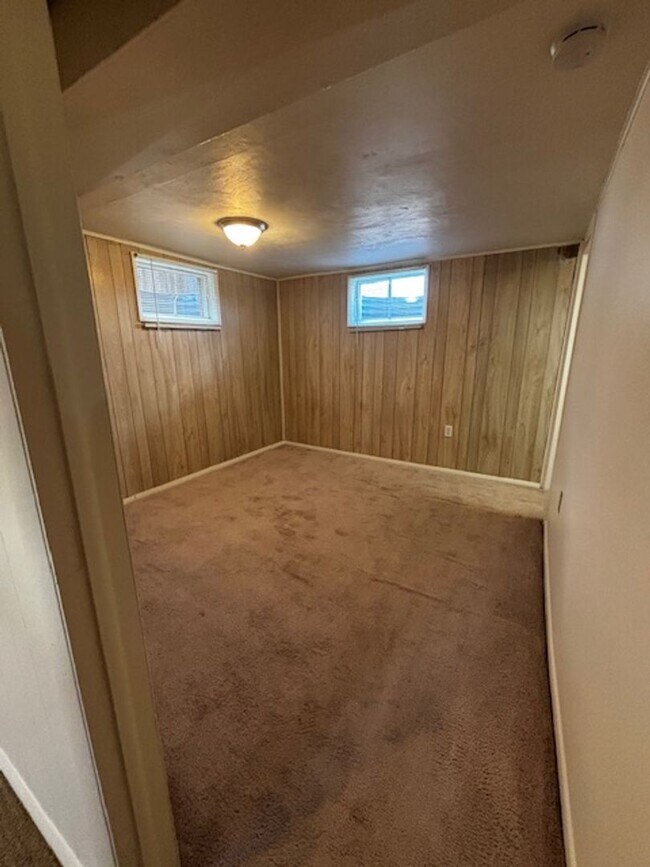 Building Photo - 4 Bedroom 2 Bath Single Family Home In South Cheyenne