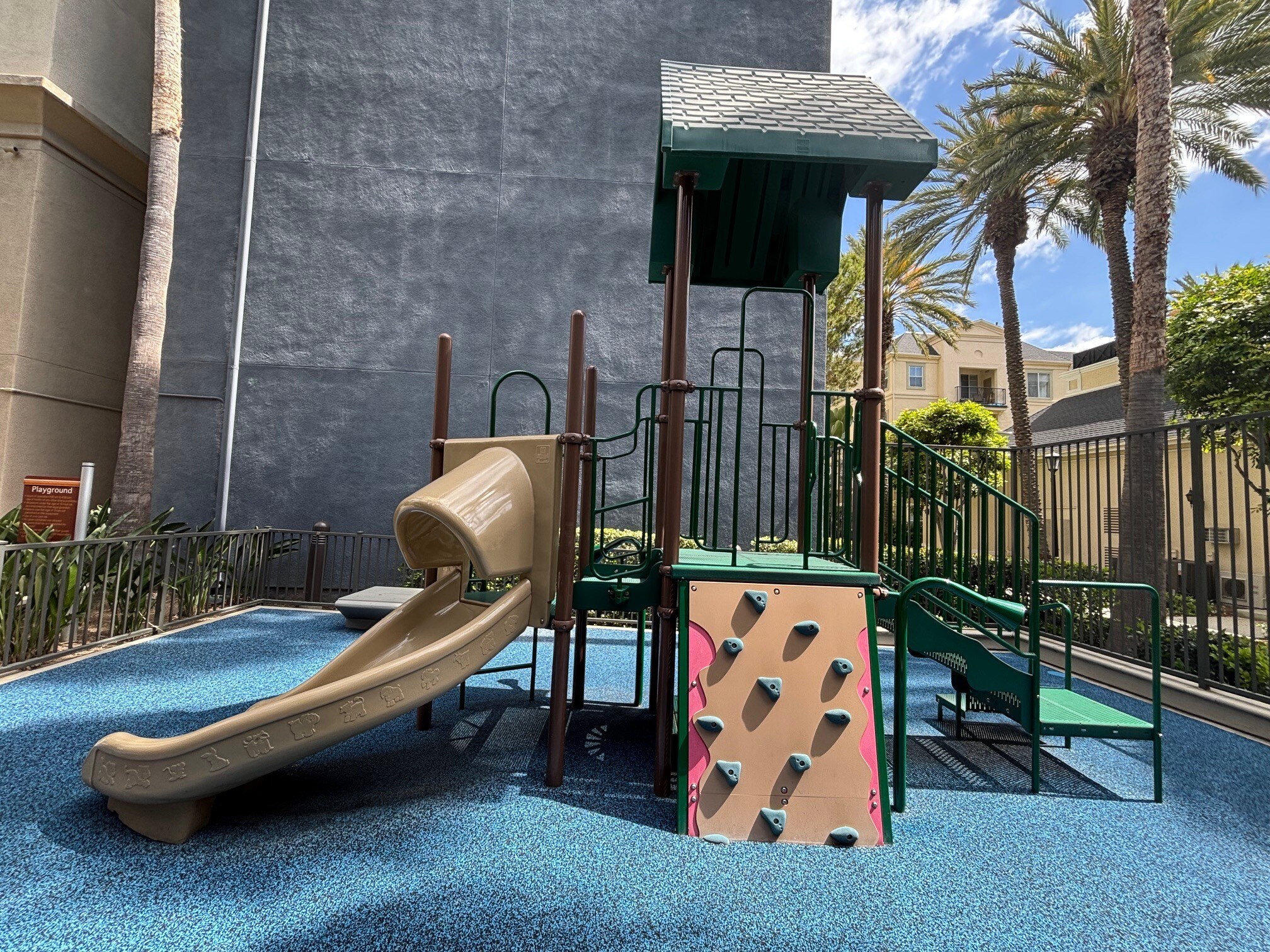 Building Photo - 2168 Scholarship