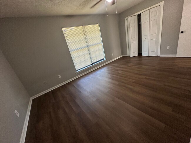 Building Photo - Harmon Creek