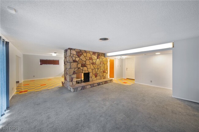 Building Photo - 1608 Houssels Ave