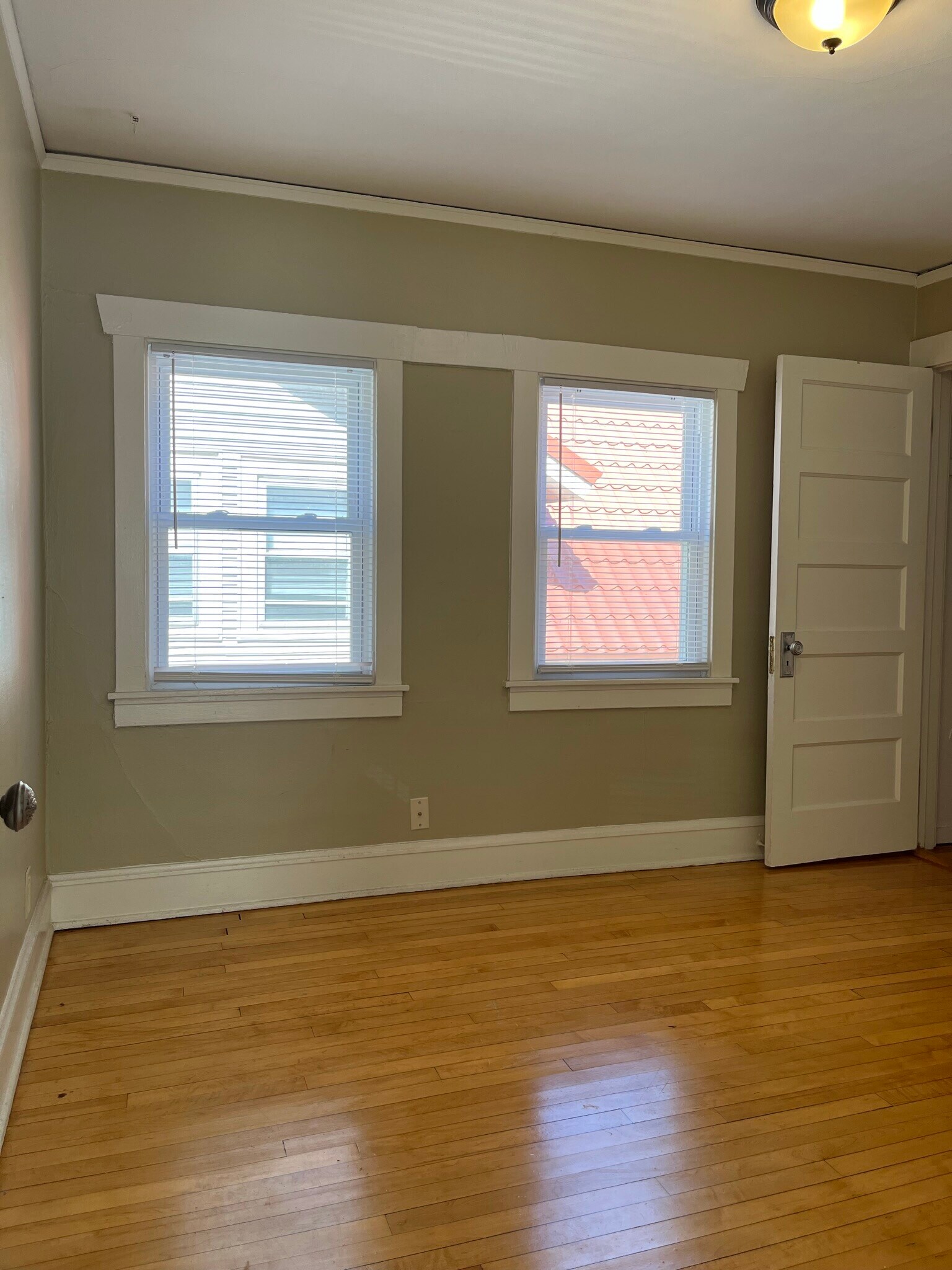 Building Photo - 3033 S Clement Ave
