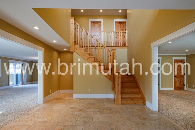 Building Photo - 105 Young Oak Rd