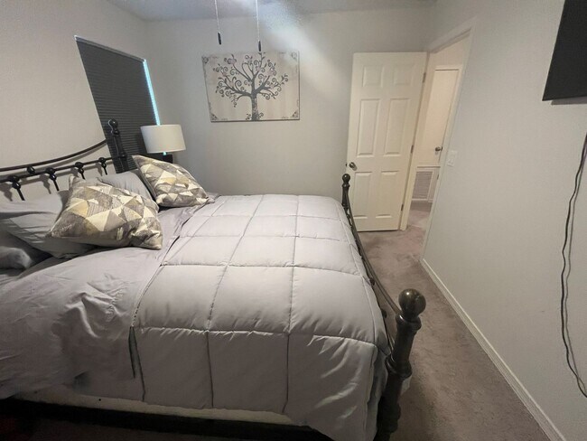 Building Photo - 3BR 2BA Fully Furnished 2Story near Parks, Colorado River!