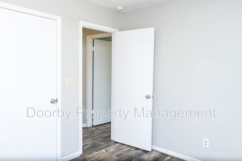 Building Photo - 6216 Shawtee Ln