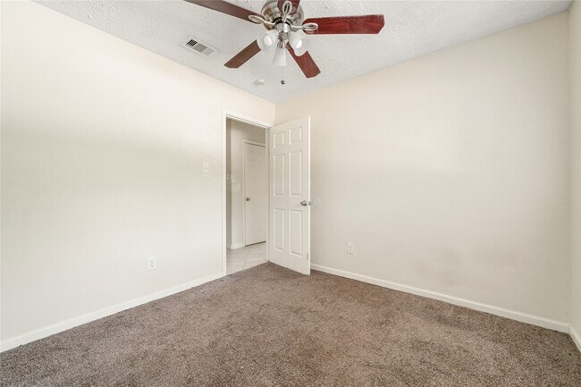 Building Photo - 2603 Hollymist Dr