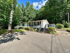 Building Photo - Lovely 3 bedroom/2 bathroom fully furnishe...