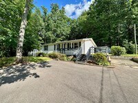 Building Photo - Lovely 3 bedroom/2 bathroom fully furnishe...