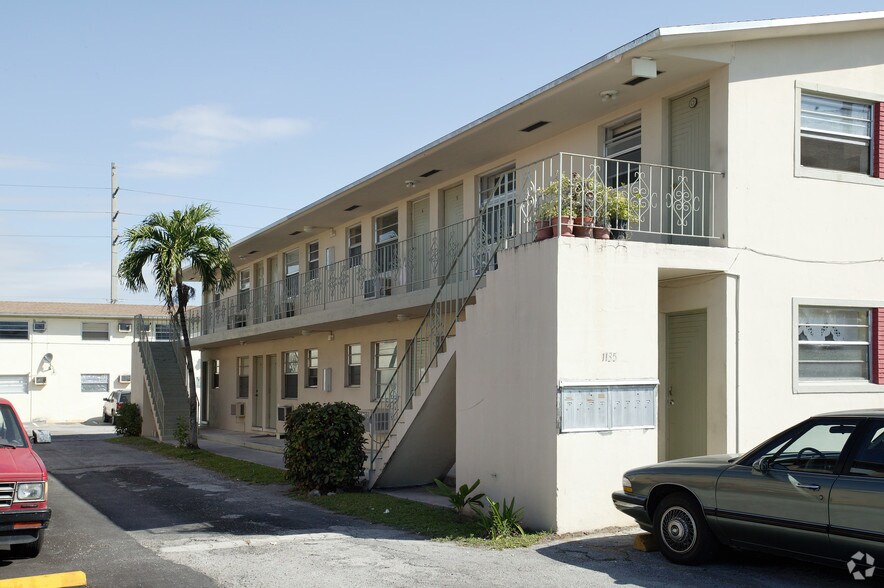 Building Photo - 1135 W 28th St