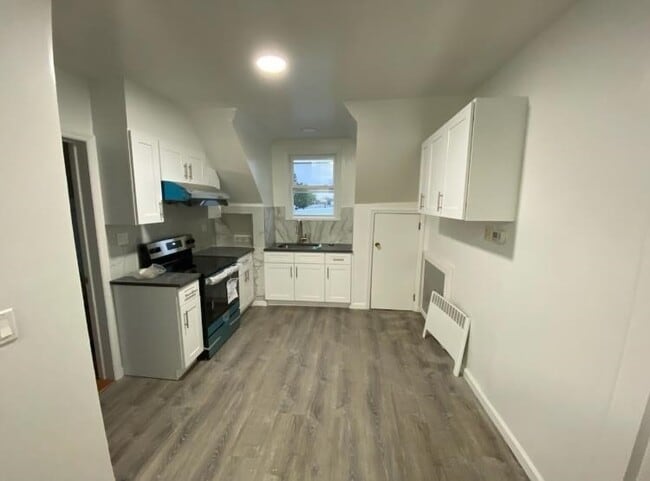 Building Photo - 74 W 7th St