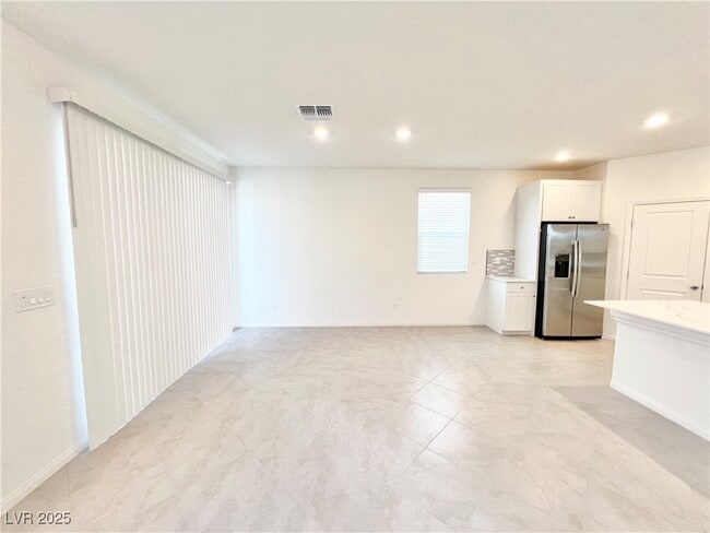 Building Photo - 6972 W Ford Ave