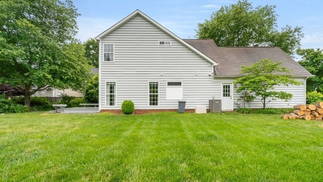 Building Photo - 3BR 2.5BA Cul-de-sac House with Loft in To...