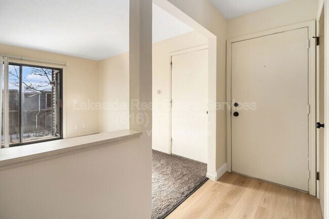 Building Photo - 1015 36th St SW