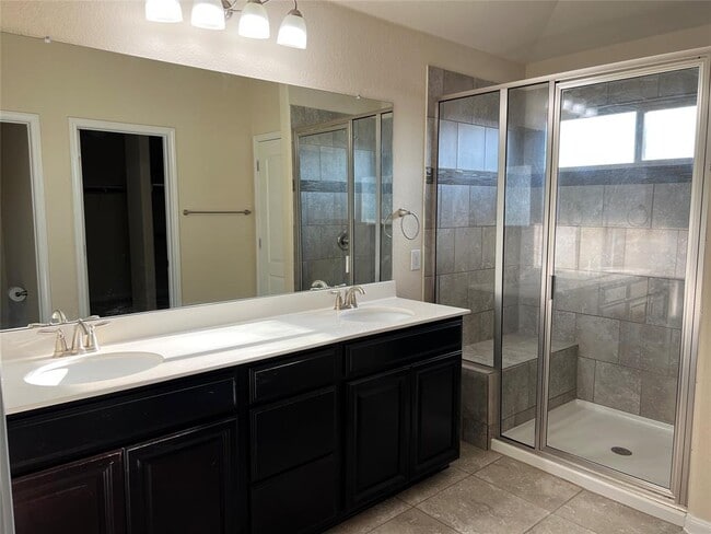 Building Photo - 5817 Scenic Lake Dr