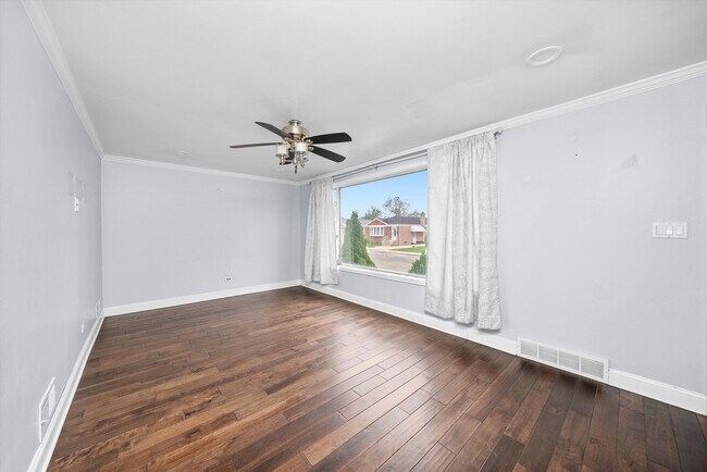Building Photo - 4223 W 82nd St